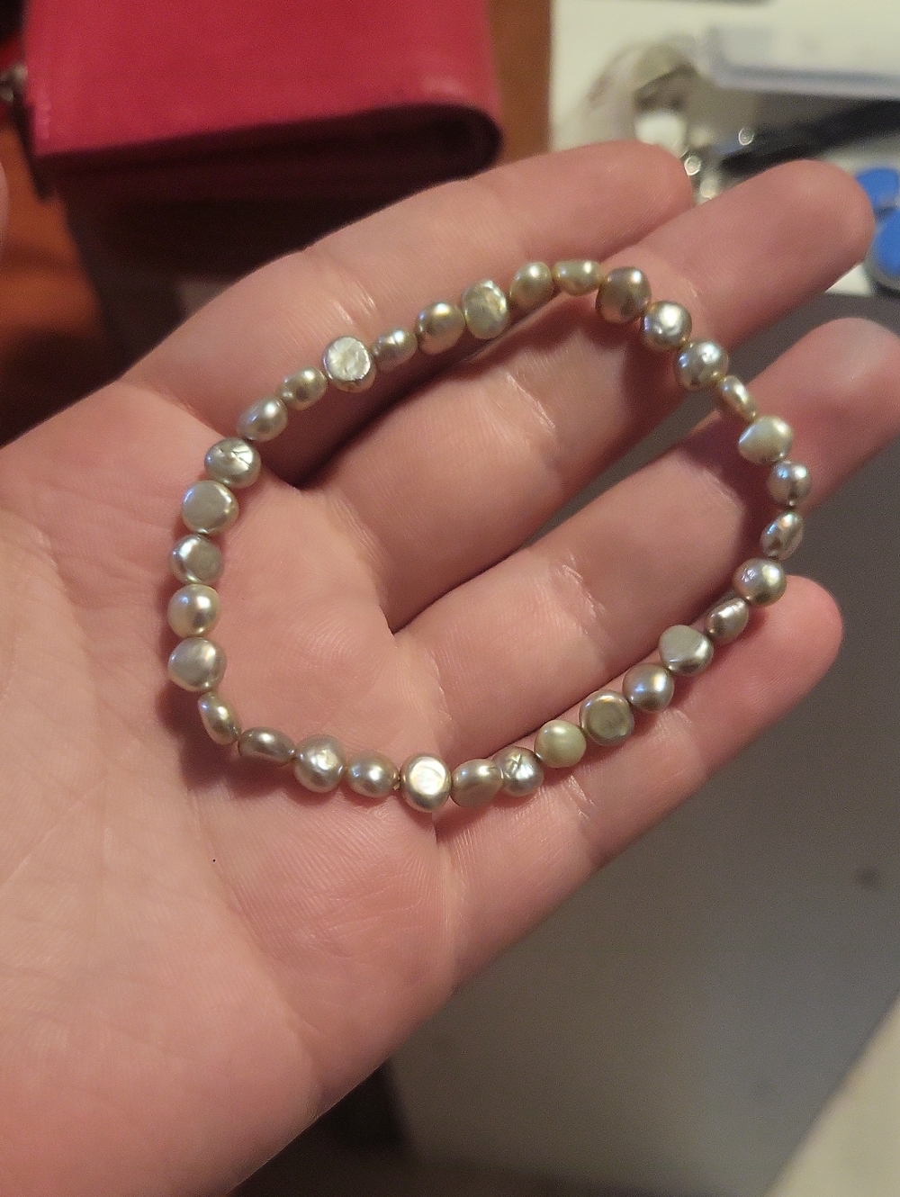Source Unknown Iridescent Pearl Stretch Bracelet - Silver and Cream Tones